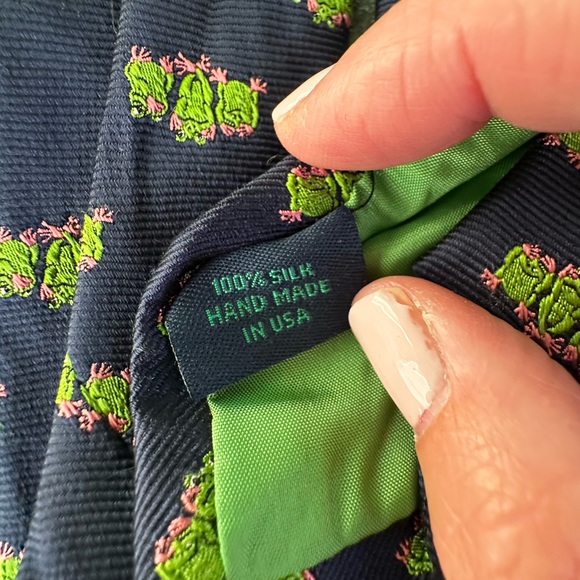 RARE Lilly Pulitzer Men’s Tie from 2006 - Picture 7 of 11